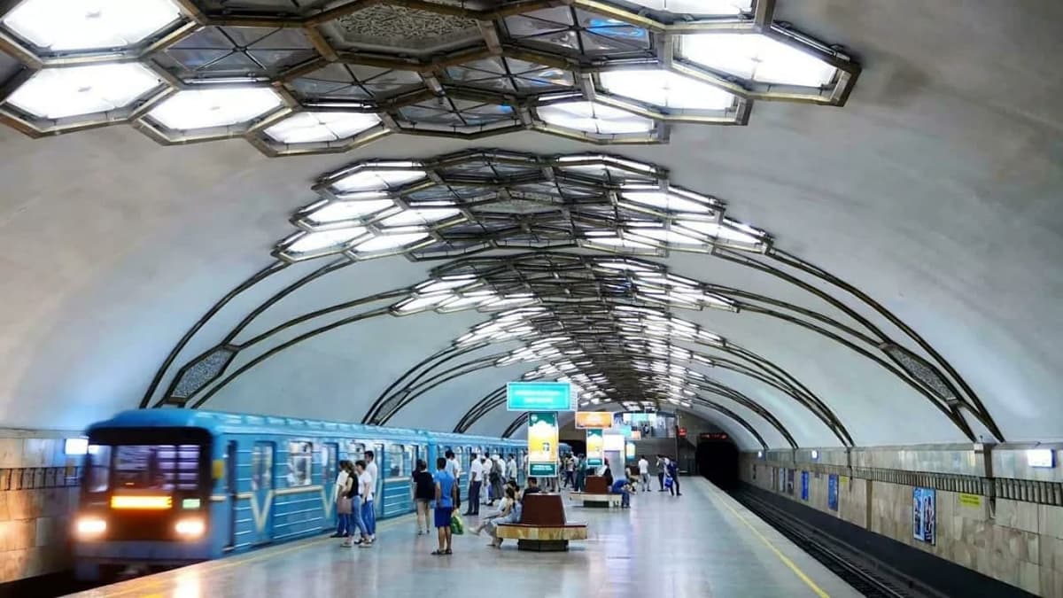 В столичном метрополитене прокомментировали движение назад поезда метро