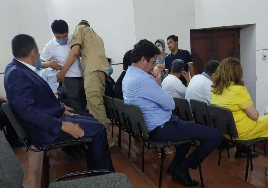В Андижане во время сессии обыскали депутатов местного кенгаша