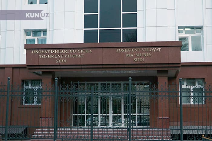 Судьялар ва ЙҲХ ходимлари иши бўйича суд мажлисидан Kun.uz мухбири чиқариб юборилди. Бу – Олий суд пленуми қарорига зид