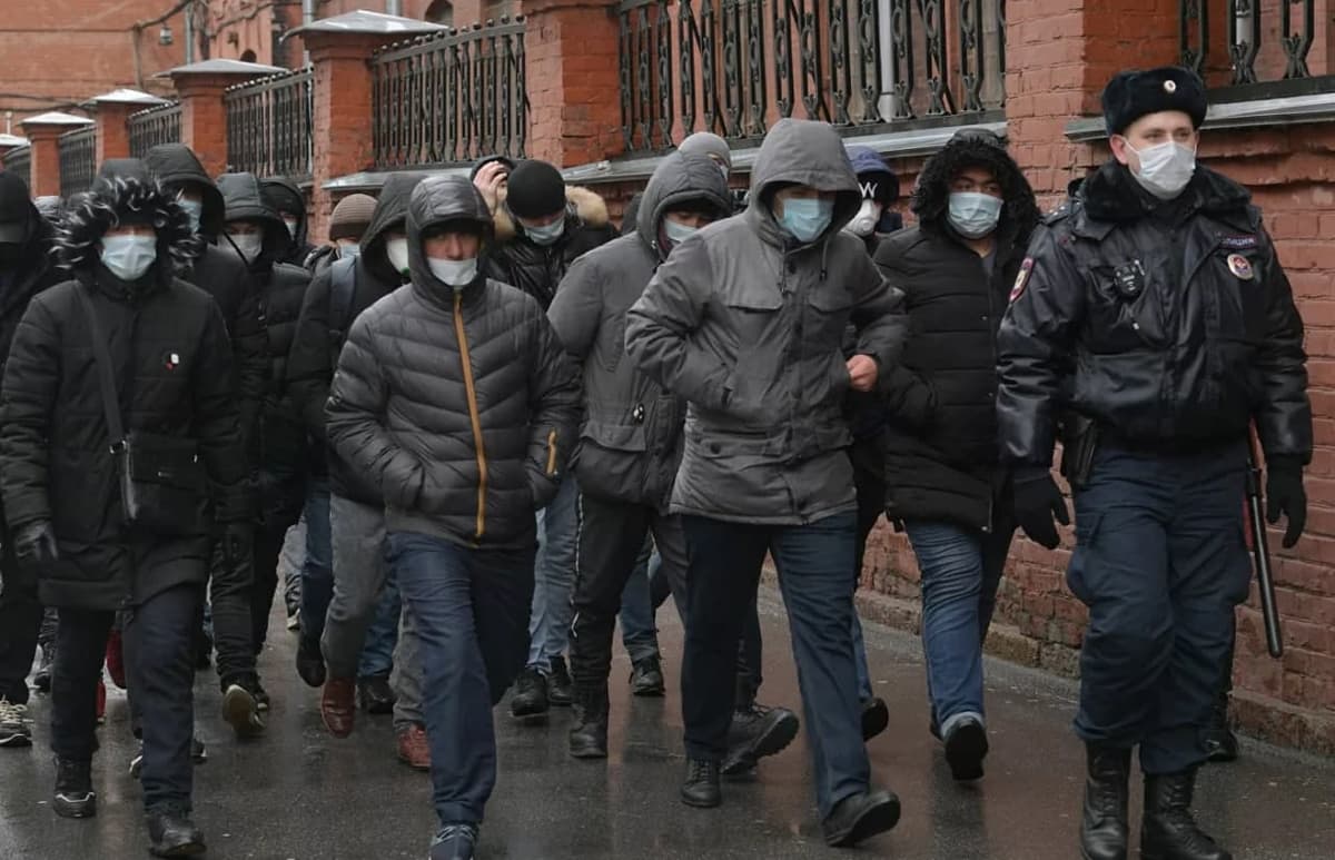 Нелегалы из Узбекистана получили предупреждения о возможной депортации из России