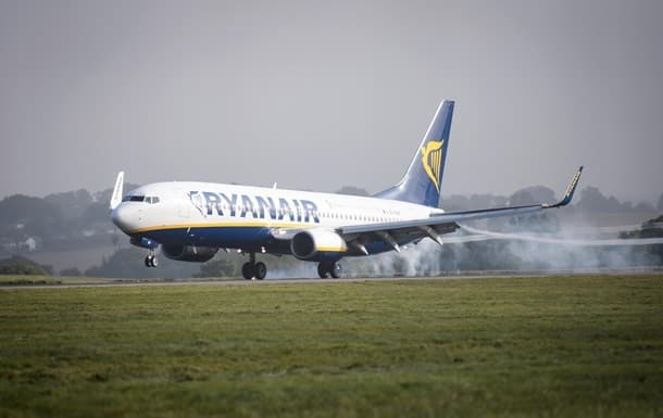Ryanair самолёти «миналаштирилгани» ҳақидаги хабардан кейин Берлинда қўндирилди