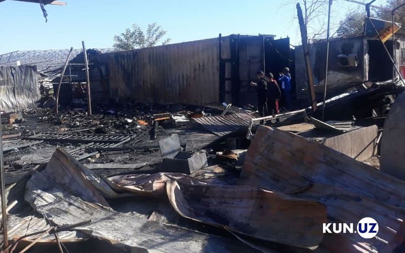 Xivadagi bozorda yong‘in chiqdi, bir necha tadbirkorlar zarar ko‘rdi