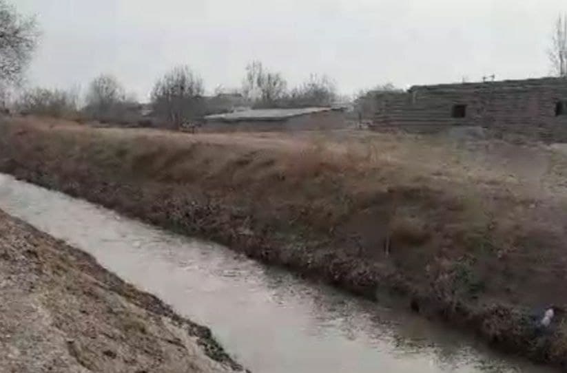 Navoiyda jasadi ariqdan topilgan fermer voqeasi – qayta ekspertizadan so‘ng qotillik alomatlari bo‘yicha jinoyat ishi qo‘zg‘atildi