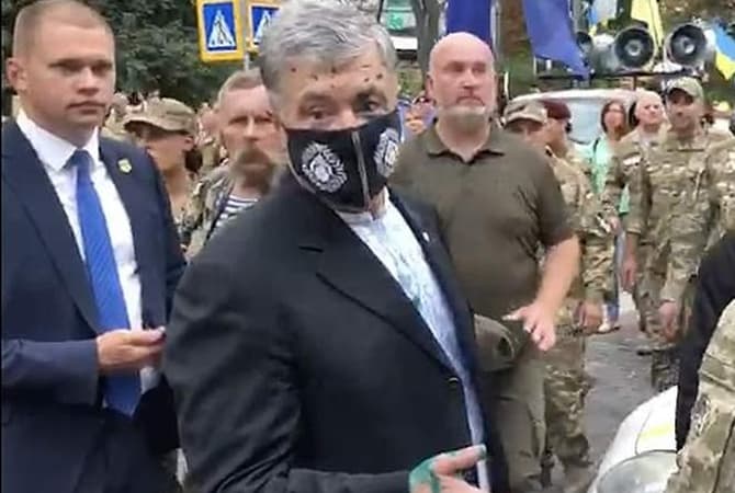 Kiyevda Poroshenko ustidan “zelyonka” quyib yuborildi