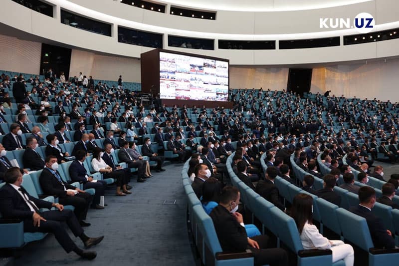 «Hali ko‘p qonunlarimiz tadbirkorlarga ma'qul emasligini tan olishimiz kerak». Prezidentning tadbirkorlar bilan ochiq muloqoti boshlandi