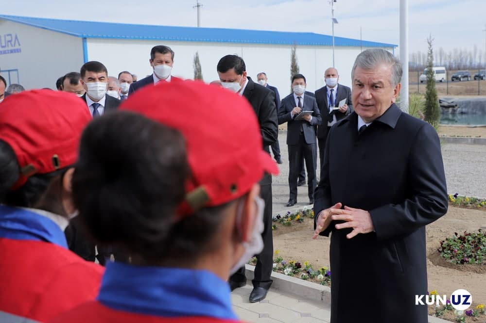 Prezident Namangan viloyatiga tashrifini Yangiqo‘rg‘ondan boshladi