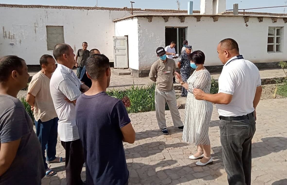 Нукус туманидаги ғишт заводида ишлаётган 100 дан ортиқ маҳкумларга 3 ойлик маош берилмагани аниқланди
