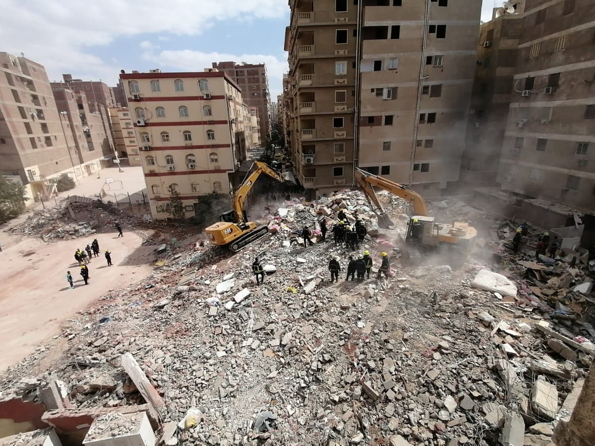 Misr poytaxtida o‘n qavatli uy qulab tushdi