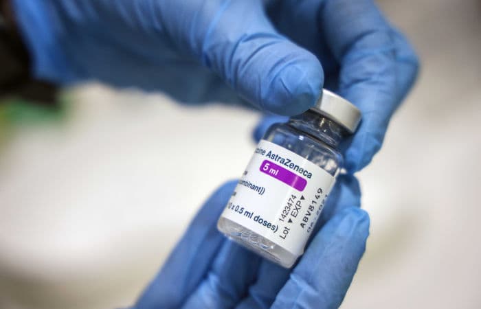 Австралияда 60 ёшгача бўлганлар AstraZeneca вакцинаси билан эмланмайдиган бўлди