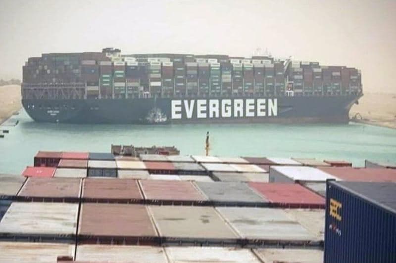 Suvaysh kanalining to‘silib qolishi jahon savdosiga soatiga 400 mln dollarga tushmoqda