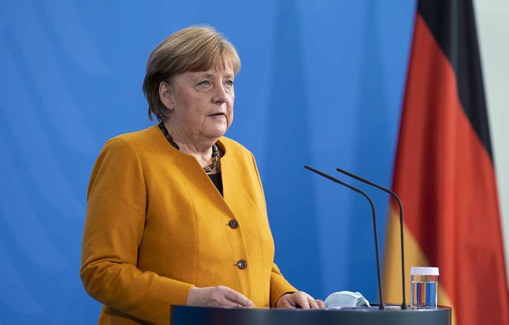 Merkel Putindan Ukraina bilan chegaradagi qo‘shinlarni kuchaytirmaslikni talab qildi