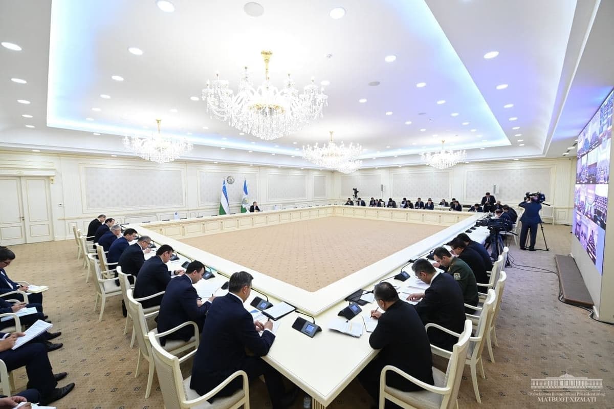 Prezident Farmatsevtika agentligi direktoriga “hayfsan” berdi, uning ikkala o‘rinbosari ishdan olindi