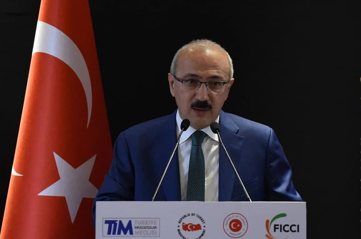 Turkiyada lira qadrsizlanishi ortida moliya vaziri o‘zgartirildi