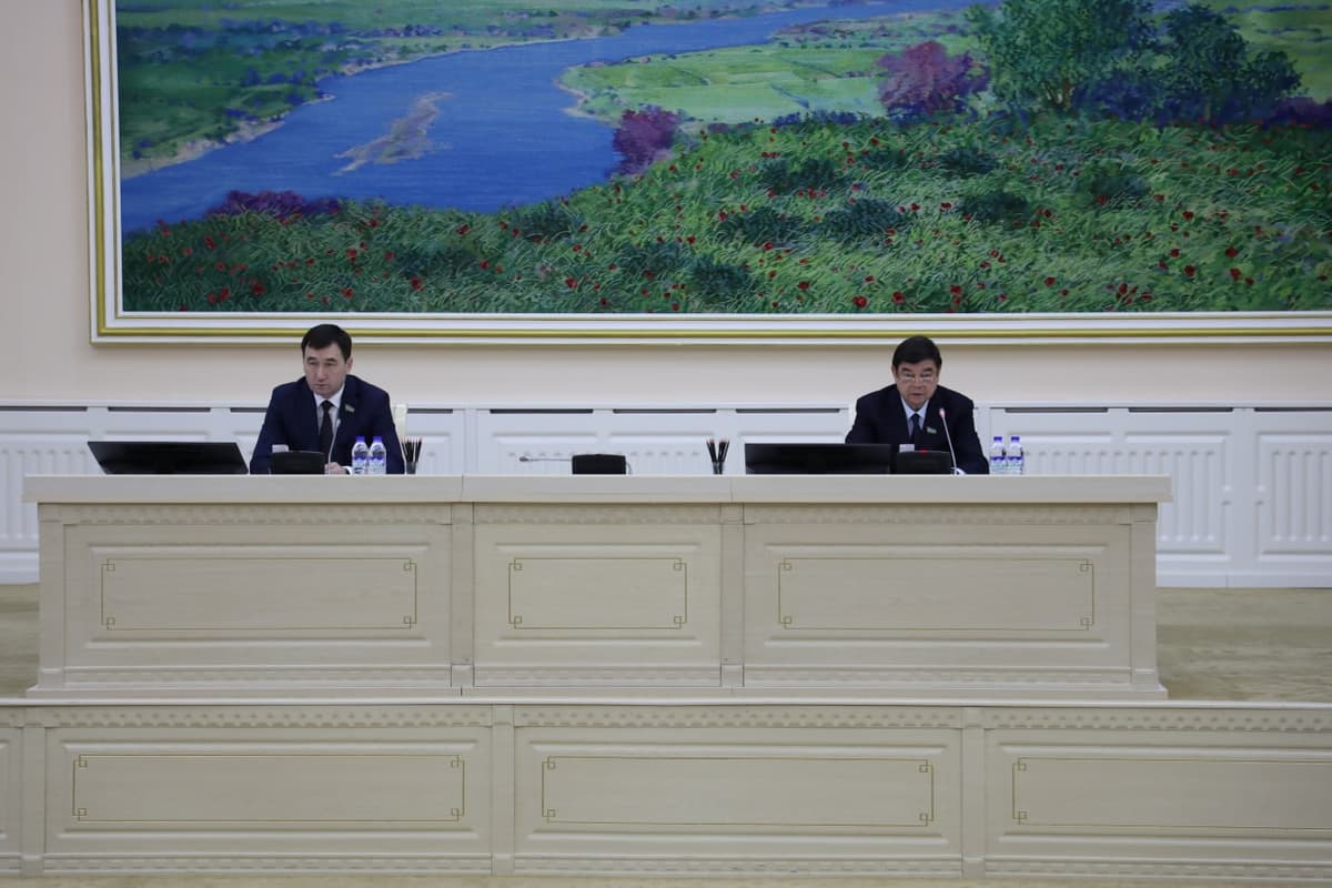 "Qonunlarni bilmaysizmi, uyat-ku?!" Murat Kamalov 71 ta noqonuniy qaror chiqargan hokimlarga dakki berdi