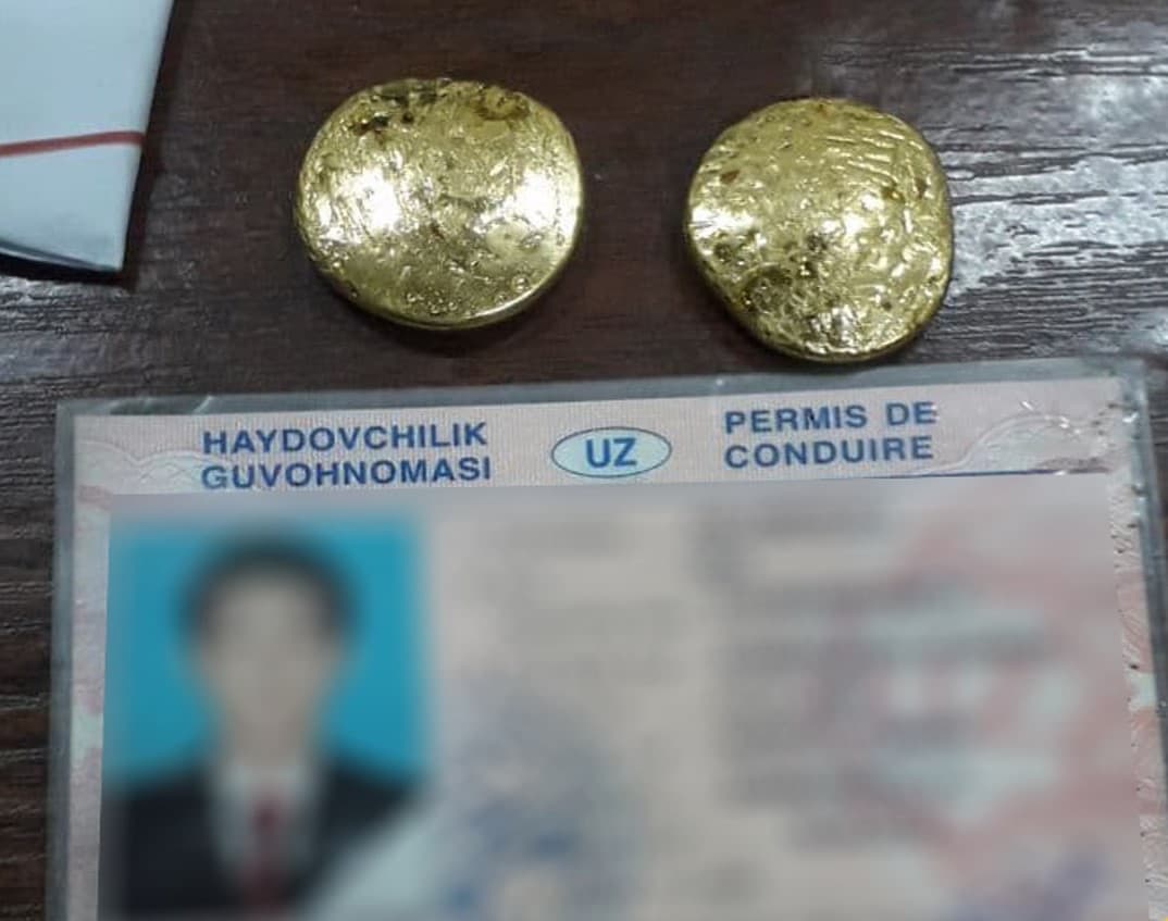 Samarqandda qimmatbaho oltin bo‘laklarini noqonuniy ravishda olib ketayotgan fuqaro ushlandi