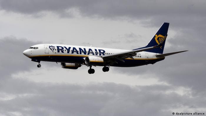 Ryanair ЖАР фуқароларини парвоздан олдин африкаанс тилида имтиҳондан ўтишга мажбурламоқда - ОАВ