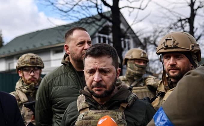 Zelenskiy Ukraina nazoratiga qaytgan Buchaga bordi