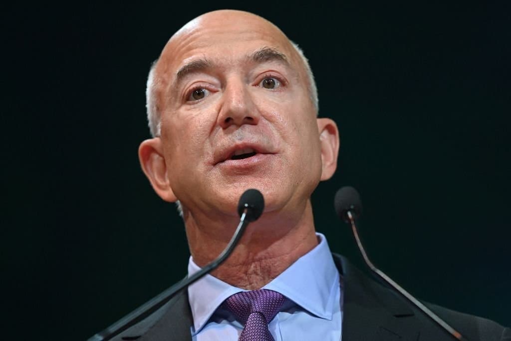 Глава Amazon раскритиковал Байдена за призыв снизить цены на бензин