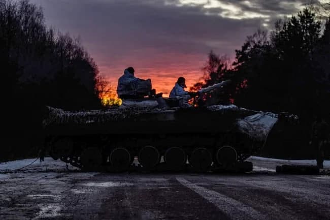 Ukraina inqirozi: 30 davlat o‘z fuqarolarini Ukrainani tark etishga chaqirdi