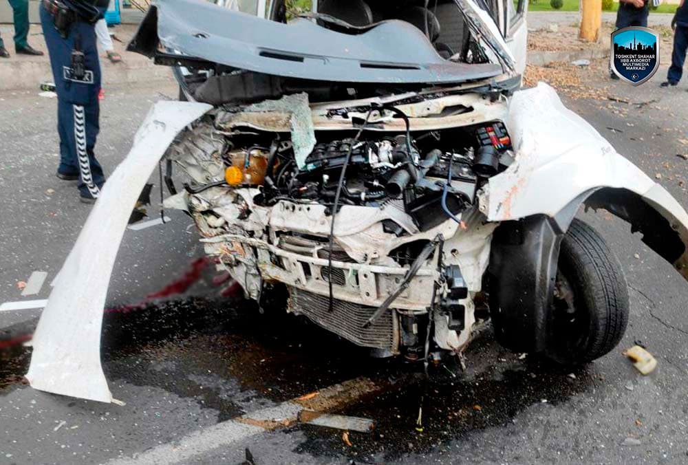 Toshkentda «Matiz» katta tezlikda daraxtga urilishi oqibatida ikki kishi halok bo‘ldi