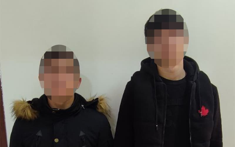 Самарқандда кекса одамнинг юзига тепиб қочган йигитнинг шахси маълум бўлди