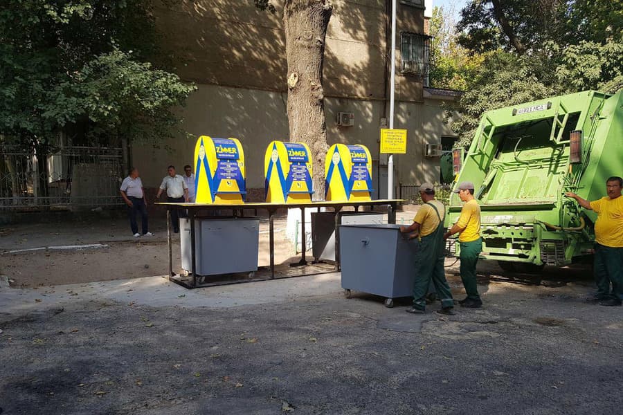 Uzbekistan to install about 19,000 modern waste containers at social facilities