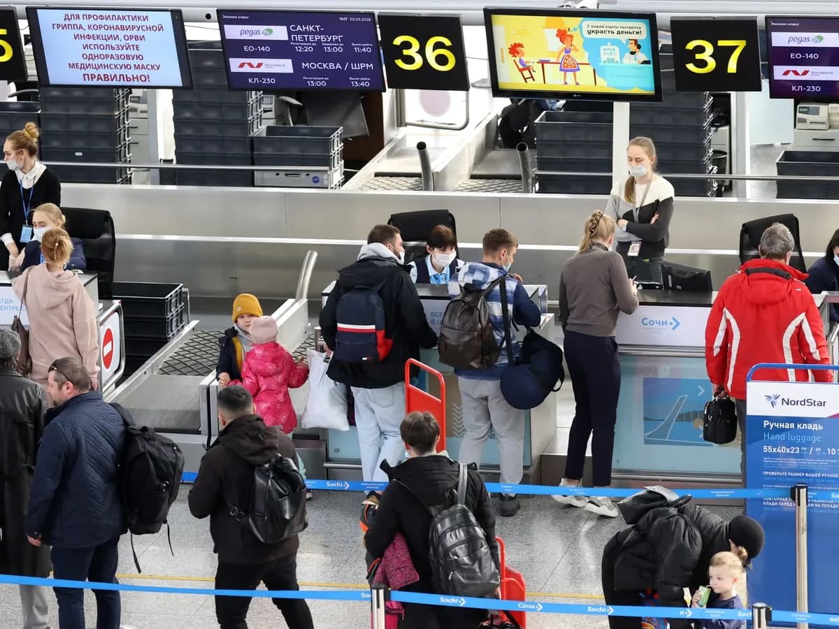 Rosstat: Yil boshidan beri Rossiyani 419 ming kishi tark etdi