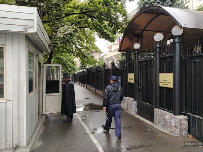 В Кыргызстане «заминировали» посольства России и Китая