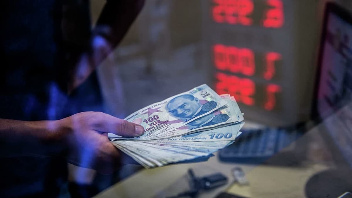 Turk lirasi rekord qadrsizlanishdan keyin mustahkamlanmoqda