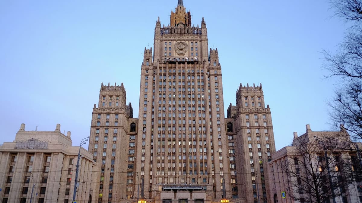 AQSh elchisi Baydenning Putin haqidagi so‘zlaridan so‘ng Rossiya TIVga chaqirtirildi