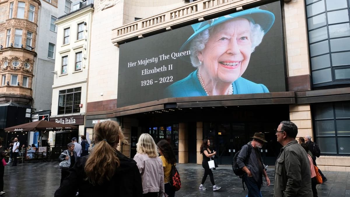 Yelizaveta II’ning dafn marosimi Buyuk Britaniya kinoteatrlarida jonli efirda namoyish etiladi