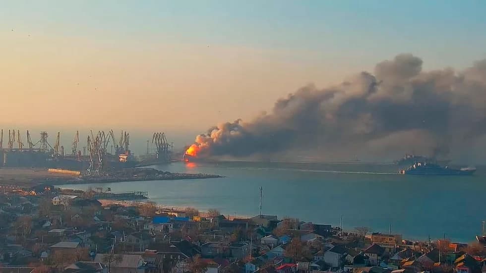 Berdyanskda portlatilgan kema va Xarkovga davom etayotgan hujumlar. Urush suratlari