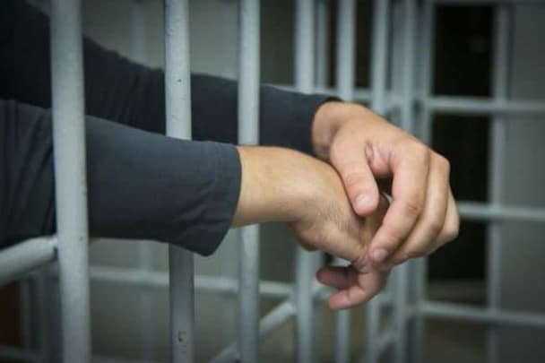 Қашқадарёда 1,5 миллион сўм пора олган мактаб директори 5 йилга қамалди