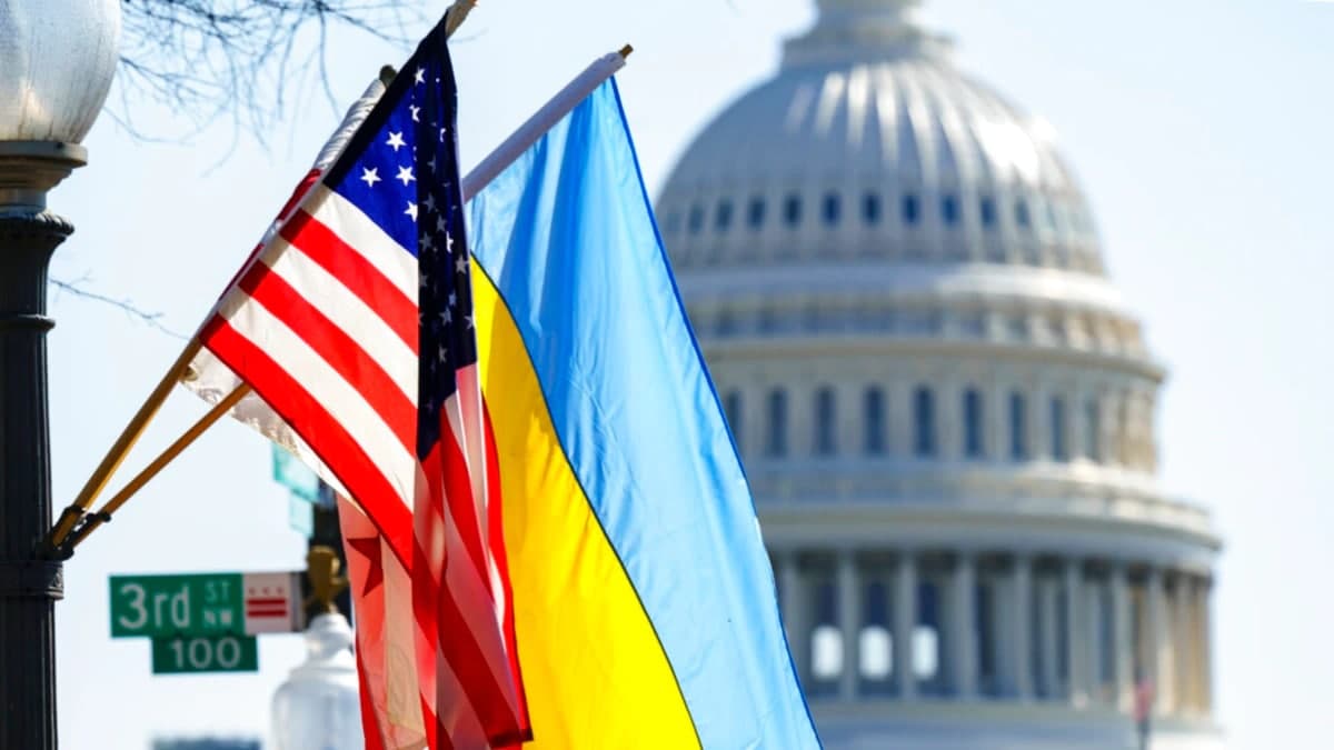 AQSh kongressi vakillar palatasi Ukrainaga 40 mlrd dollarlik yordam ko‘rsatishni ma’qulladi