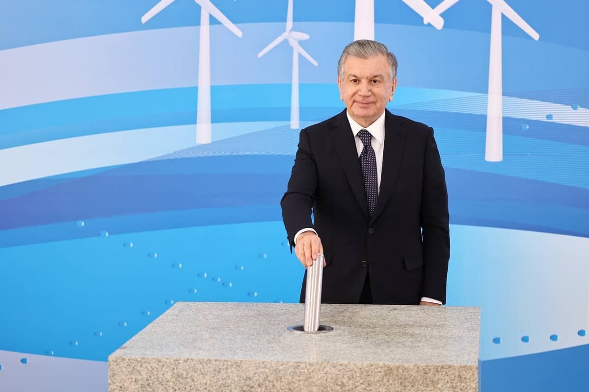 Shavkat Mirziyoyev Qoraqalpog‘istonda shamol elektrstansiyasi qurilishiga tamal toshi qo‘ydi