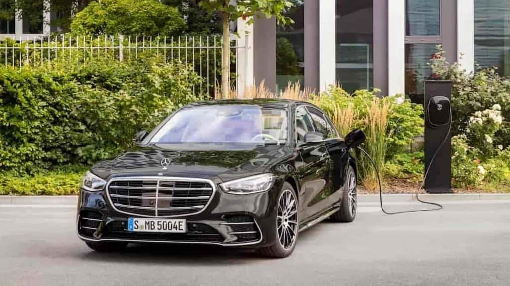 Женщина подарила хокимияту Ташкента Mercedes-Benz