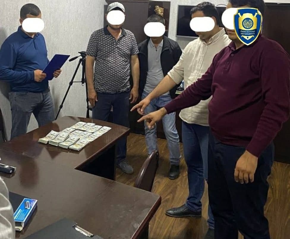 Тадбиркорликка кўмаклашиш маркази Самарқанд шаҳар бўлими бош мутахассиси 35 минг доллар билан ушланди