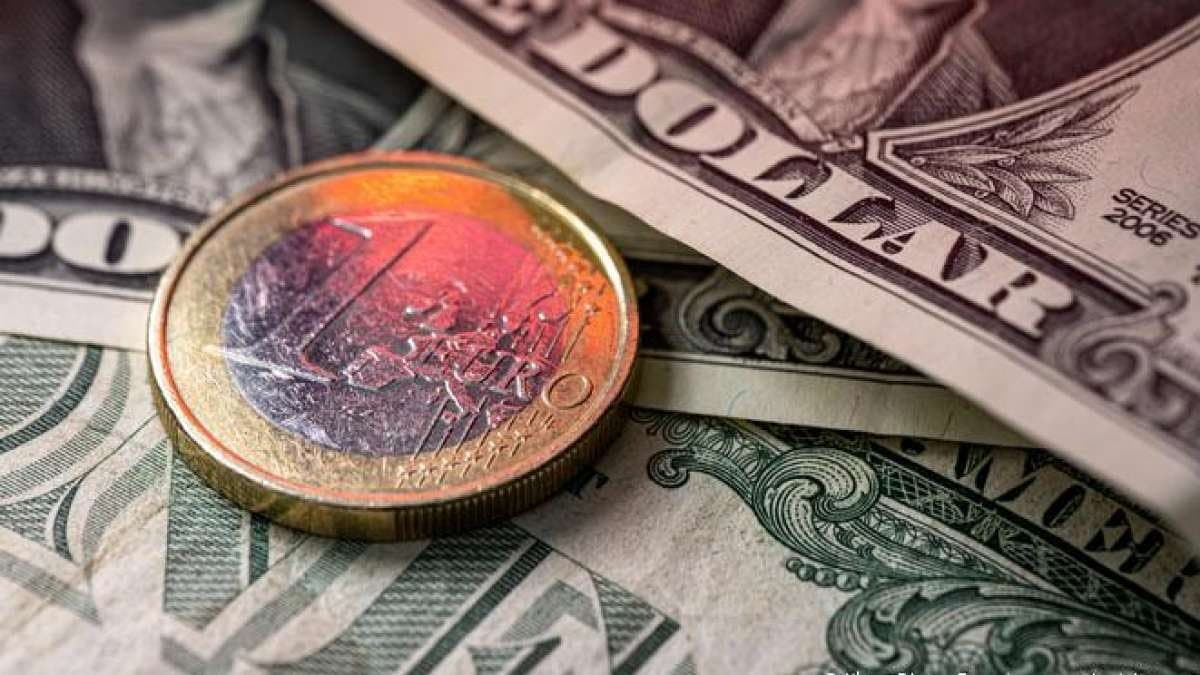 Yevro kursi 20 yil ichida birinchi marta bir dollardan pastga tushdi