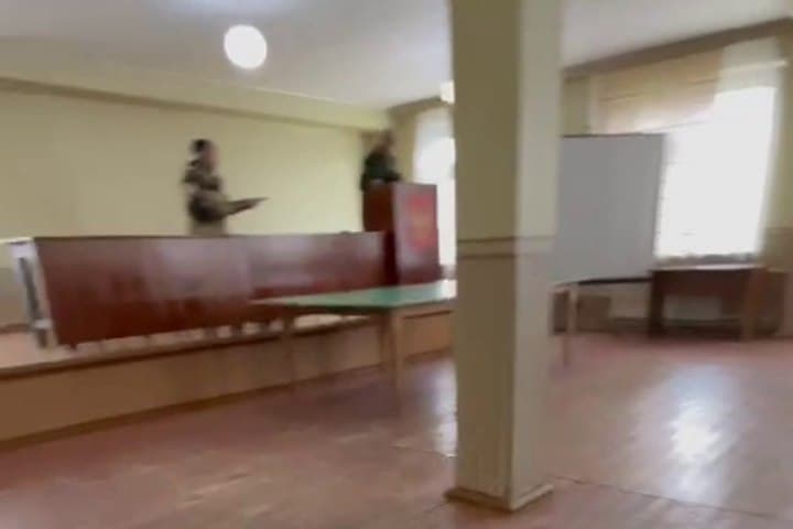 В Иркутской области мужчина открыл стрельбу в военкомате