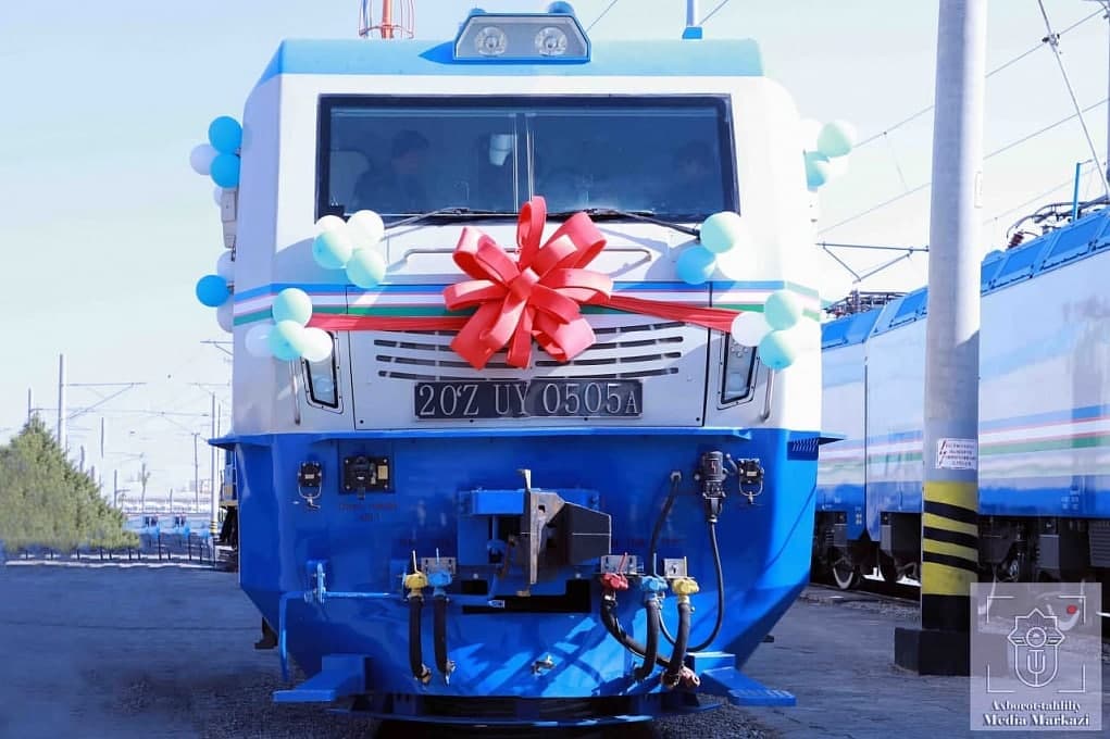 O‘zbekistonga Xitoydan yangi elektrovoz keltirildi