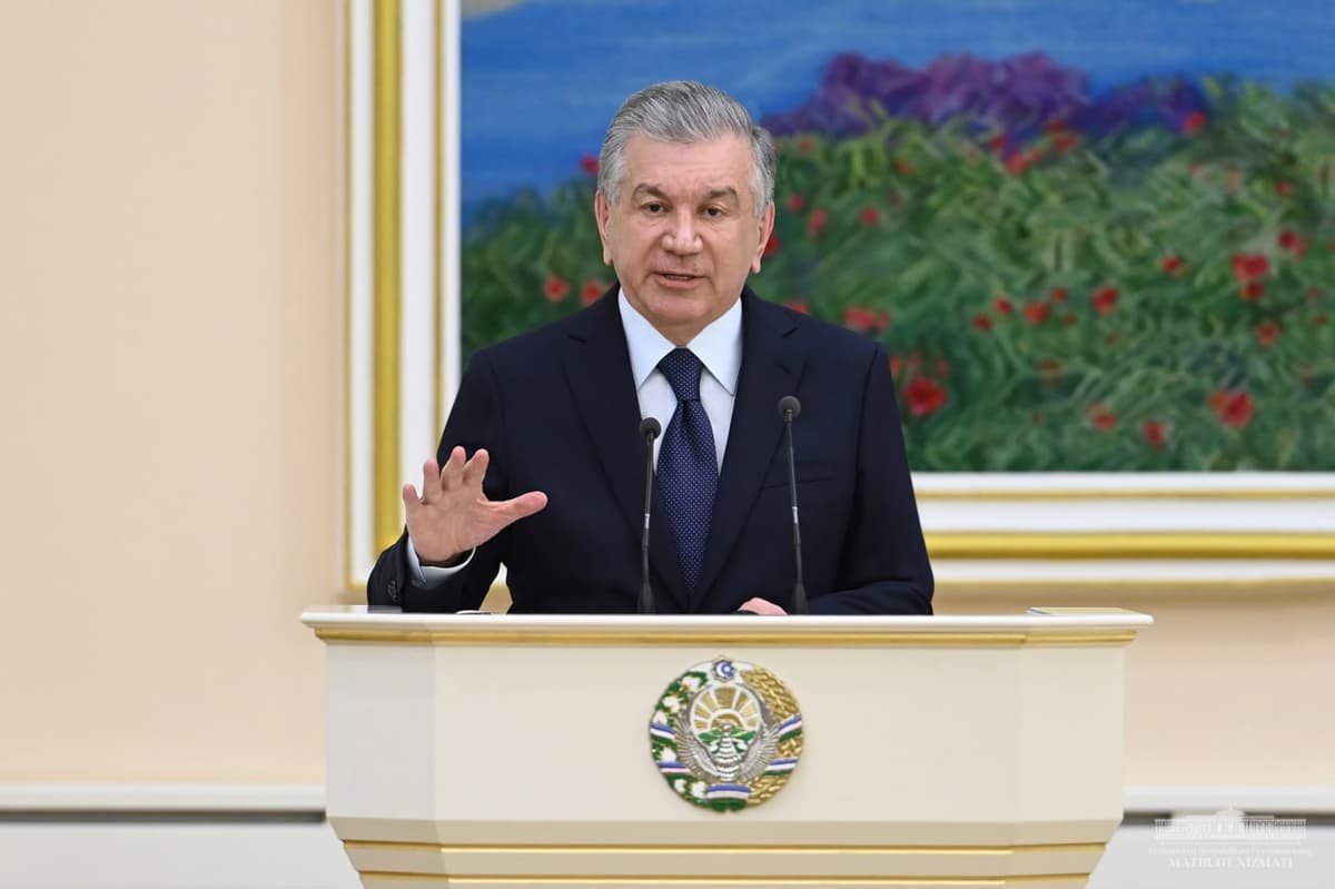 «Ҳаётимни қўйганман бу масалага» — президент депутатлар ва маҳаллий раҳбарлардан қорақалпоқ элини асрашни сўради