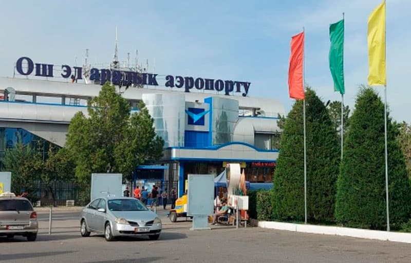 Главу правительства Кыргызстана призвали избавить узбекистанцев от грубости таксистов в аэропорту Оша