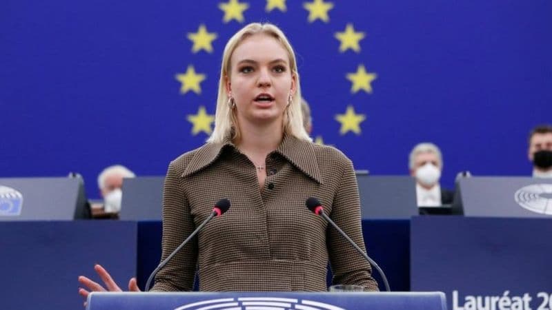 «Ular vatandoshlarimni o‘ldirishmoqda» – Navalniyning qizi Saxarov mukofotini topshirish marosimida nimalar dedi?