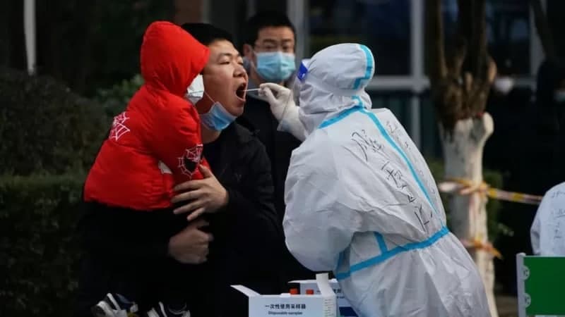 Koronavirus: Qishda Yevropaning yarmi omikronga chalinadi, Rossiya kuchli to‘lqinga tayyorlanmoqda