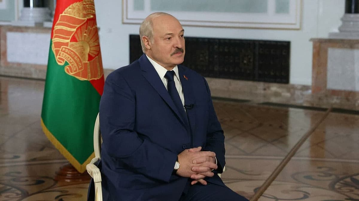 Лукашенко Қримни Россияники деб тан олди