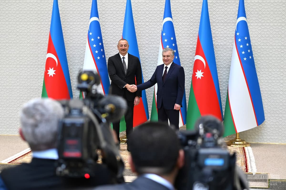 Foto: Ko‘ksaroyda Ilhom Aliyevni rasmiy kutib olish marosimi bo‘lib o‘tdi