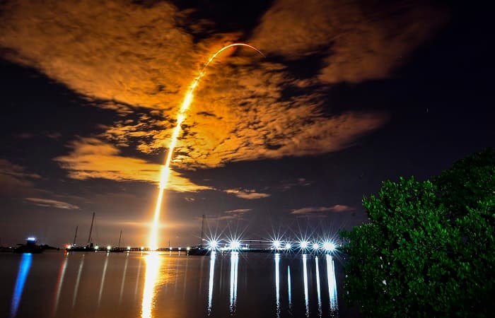 SpaceX вывела на орбиту новую группу интернет-спутников Starlink