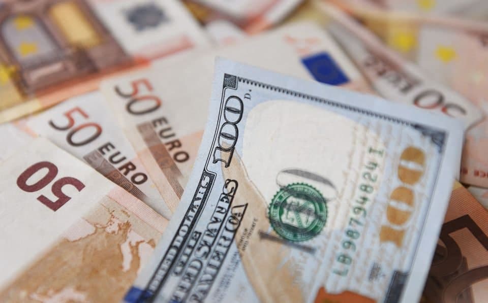 Yevro dollarga nisbatan pasayishda davom etmoqda