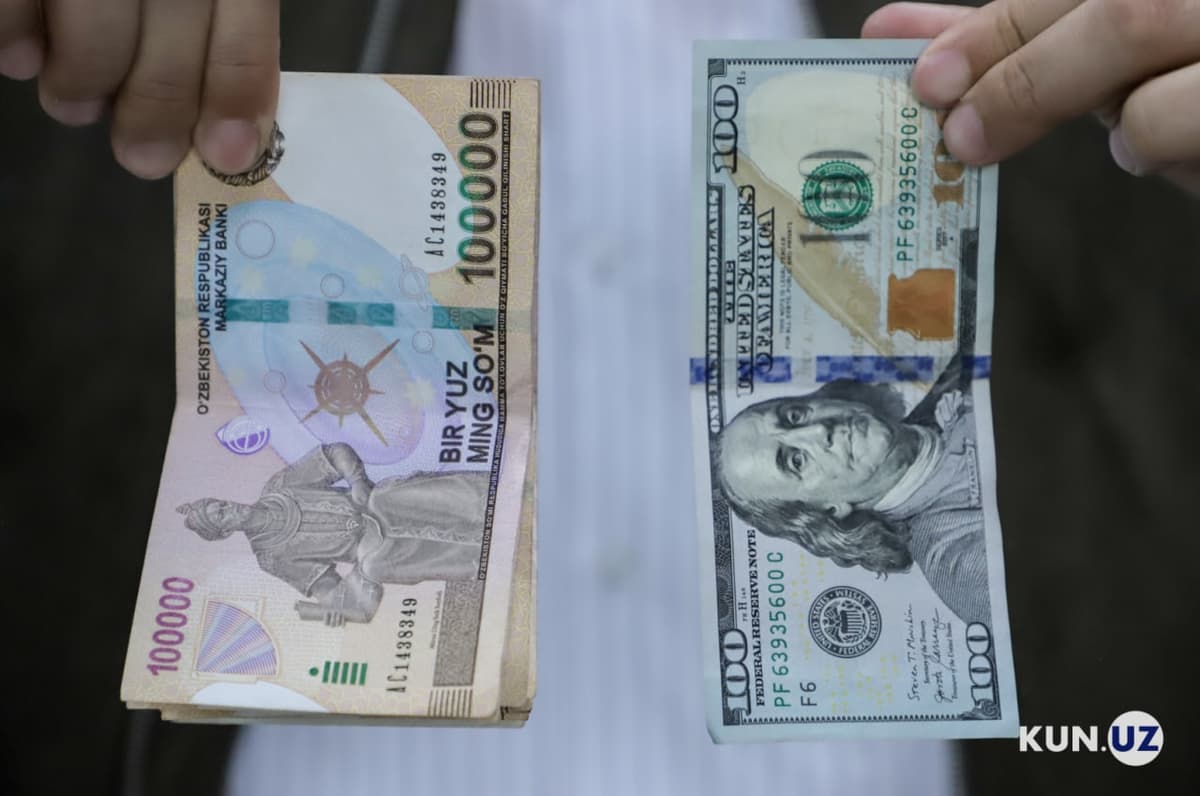 O‘zbekistonda dollarning rasmiy kursi 11 300 so‘mdan pasaydi