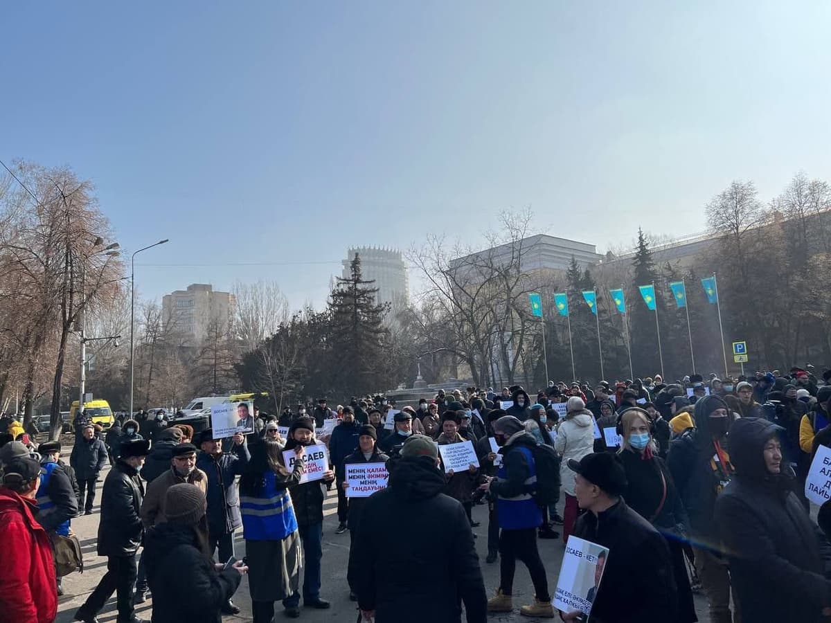 В Алматы вновь митинг. Жители требуют отставки градоначальника и политические реформы